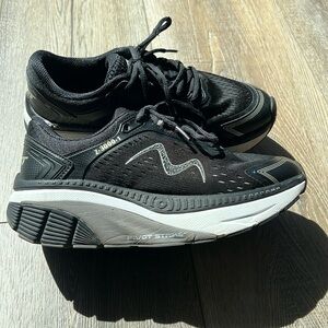 Men’s MBT, Z-3000-1, Pivot Strike running shoe size 9.5